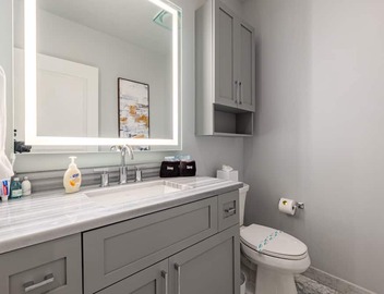 ⚜️ Perfect Downtown 1 Bedroom plus Queen Sleeper Sofa & Private Terrace ⚜️ - The Livingston 3