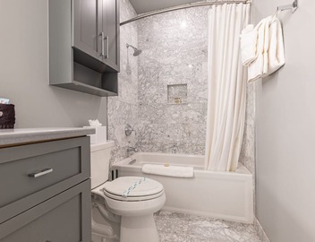 ⚜️ Perfect Downtown 1 Bedroom plus Queen Sleeper Sofa & Private Terrace ⚜️ - The Livingston 2