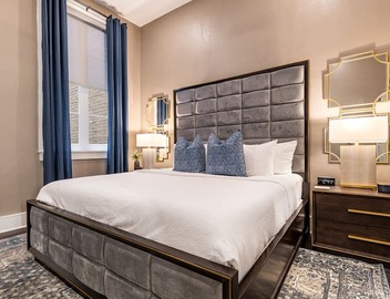 ⚜️ Perfect Downtown 1 Bedroom plus Queen Sleeper Sofa & Private Terrace ⚜️ - The Livingston 4