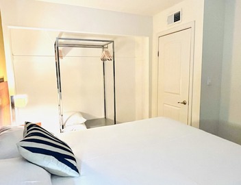 Condo,2Bedrooms,Sale,Strip,BOOK,Las Vegas,LVCC,wifi,SALE,pool,summer, Labor Day 3