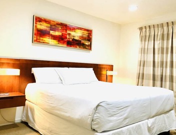 Condo,2Bedrooms,Sale,Strip,BOOK,Las Vegas,LVCC,wifi,SALE,pool,summer, Labor Day 4