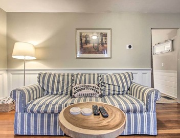 Inviting Salem Apartment Near Waterfront & Museums 2