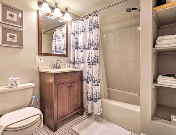 Inviting Salem Apartment Near Waterfront & Museums 3