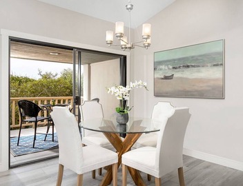 Endless Summer Ocean View Condo, Fast Wifi, Walk to Racetrack, Dining 4