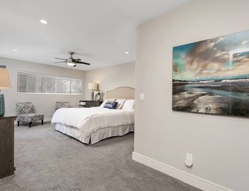 Endless Summer Ocean View Condo, Fast Wifi, Walk to Racetrack, Dining 3