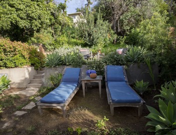 Peaceful Hillside Garden Cottage 3