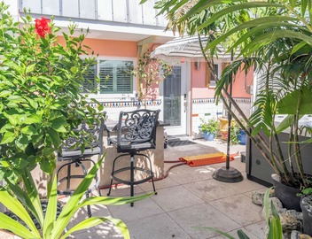 Luxury Waterfront Townhouse, Private Hot Tub , Weekend Rentals 3