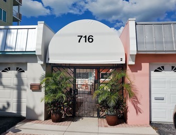 Luxury Waterfront Townhouse, Private Hot Tub , Weekend Rentals 5