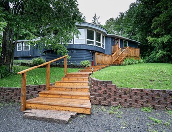 The Triple Round House, In The Heart Of Hidden Valley Ski Hill & Peninsula Lake 3