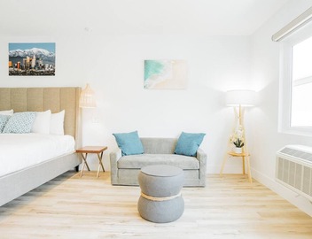 SKS - Superior Room, 1 King Bed with Sofa bed, Non Smoking 4