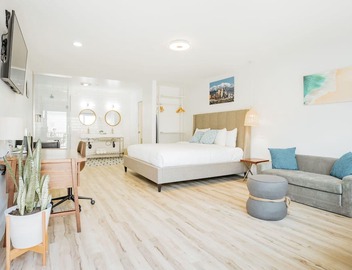 SKS - Superior Room, 1 King Bed with Sofa bed, Non Smoking 2