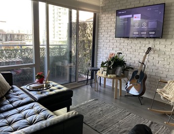 Stylish Fully Furnished 1 Bedroom Condo close to CN Tower 4