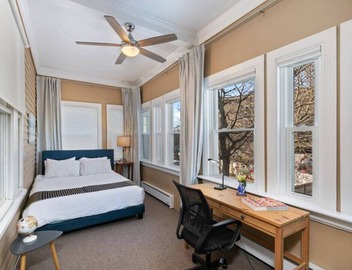 Next to Boston & Beach, King Beds, Free Parking+EV 2