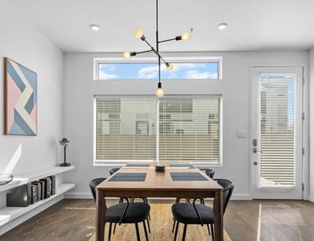 Central Condo w/Balcony, Close to DT & Food 5