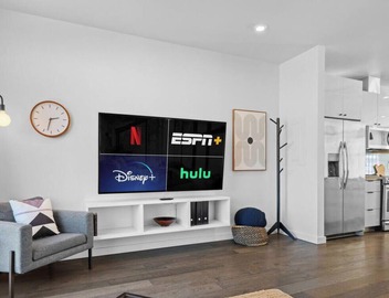 Central Condo w/Balcony, Close to DT & Food 2