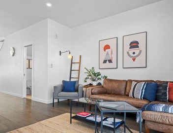 Central Condo w/Balcony, Close to DT & Food 3