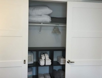 Newly furnished 1 bed, 1 bath. Views of the whole city! 2