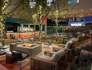 Adventure Awaits! Stylish 2 Queen Beds, Near Attractions 3