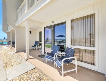 BeachFront~Small Complex~Pool + Hot Tub~Grill Area~1BR+Bunks Latitude 29 #13 5