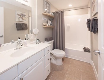 BEACHFRONT + Beach Chair SERVICE Near PIER PARK! 2BR 2 BA - 2 King Beds 2