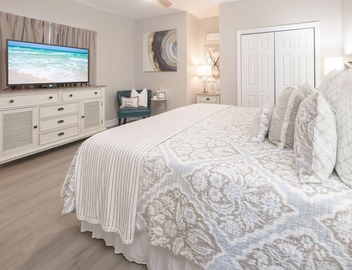 BEACHFRONT + Beach Chair SERVICE Near PIER PARK! 2BR 2 BA - 2 King Beds 4