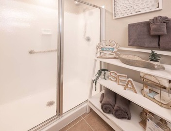 BEACHFRONT + Beach Chair SERVICE Near PIER PARK! 2BR 2 BA - 2 King Beds 3