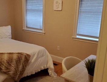 Modern 2 BR, 1BA Near Convention Center & Seaport 3