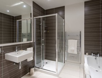 A bright, spacious first floor apartment in one of the best locations in Edinburgh! 5
