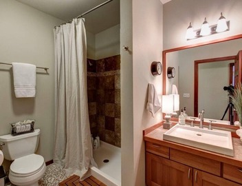 Fabulous 2 Bedroom Suite in the City! King Beds/Secured Parking & Indoor Pool! 5