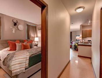 Fabulous 2 Bedroom Suite in the City! King Beds/Secured Parking & Indoor Pool! 2
