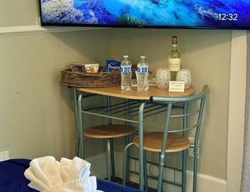 🌴 Coastal Comfort Awaits — Modern 1-Bedroom Suite Near Beach in Del Mar. 3