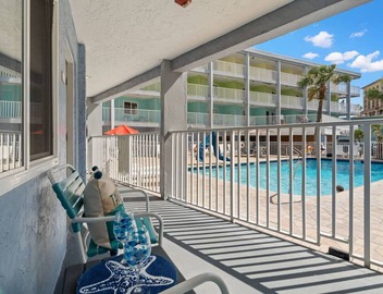 Easy Walk to Beach! Completely Updated! ~ Pool, FREE Parking, FREE Activities! ~ 113 Pelican Pointe 5