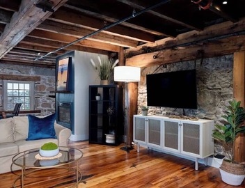 Millie's-Historic New Bedford, 2BR w. water views 2