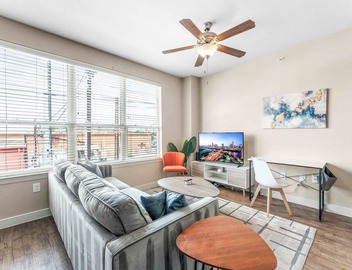 Chic SoCo 1BR King Suite w/GymPickleballLaundry 4
