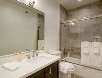 Elegant Chic City Views Beverly Hills Adjacent Condo. 5