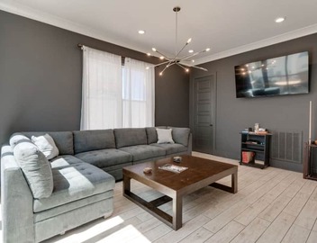 The Mural House: 11 BED Group HQ | Near The Gulch 2