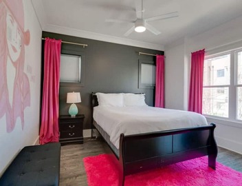 The Mural House: 11 BED Group HQ | Near The Gulch 4