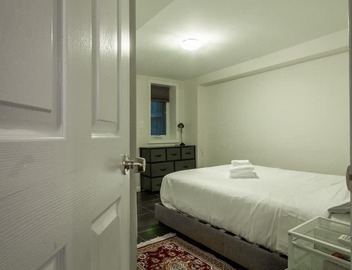 Cozy Bloomingdale English Basement Near DC Hospitals 3