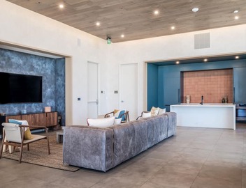 Historic Rainey Street condo - stunning lake-view balcony - rooftop pool & gym 5