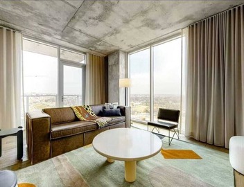 Luxe Rainey St High Rise | Heated Pool | Fireworks 5