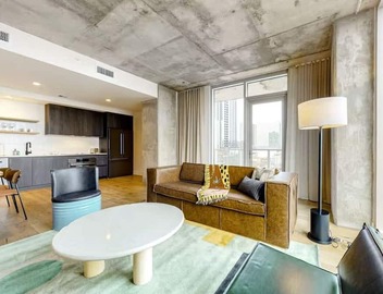 Luxe Rainey St High Rise | Heated Pool | Fireworks 2