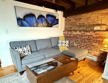 Superb Location! Heart of Old Port-Spacious Apartment 4