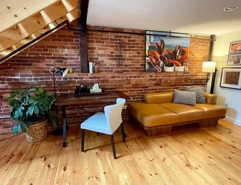 Superb Location! Heart of Old Port-Spacious Apartment 5