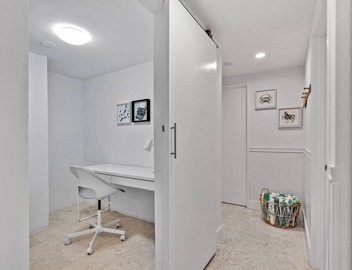 Fantastic 3 bed/2bath in Key Colony Condo with beach, pool and tennis 4