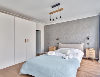 Splendid 3 bdrs Flat in a Prime Location of Paris 4