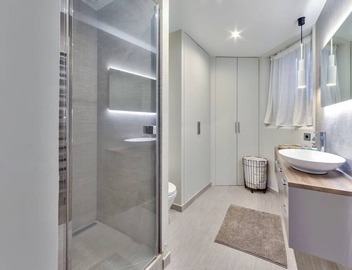 Splendid 3 bdrs Flat in a Prime Location of Paris 2