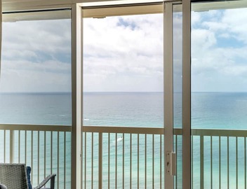 Celadon Beach Resort ~ 2 Bedroom w/Bunk Room! ~Reserved Private Parking! Free Beach Service! 2