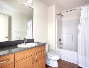 Roomy Redmond 1BR w/Gym, W/D & Courtyard, near buses, by Blueground 5