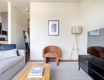 Roomy Redmond 1BR w/Gym, W/D & Courtyard, near buses, by Blueground 5