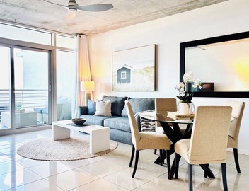 ☀ Sunset Views Pristine Rooftop Pool & Lounge Chic MIA Parking Included 3